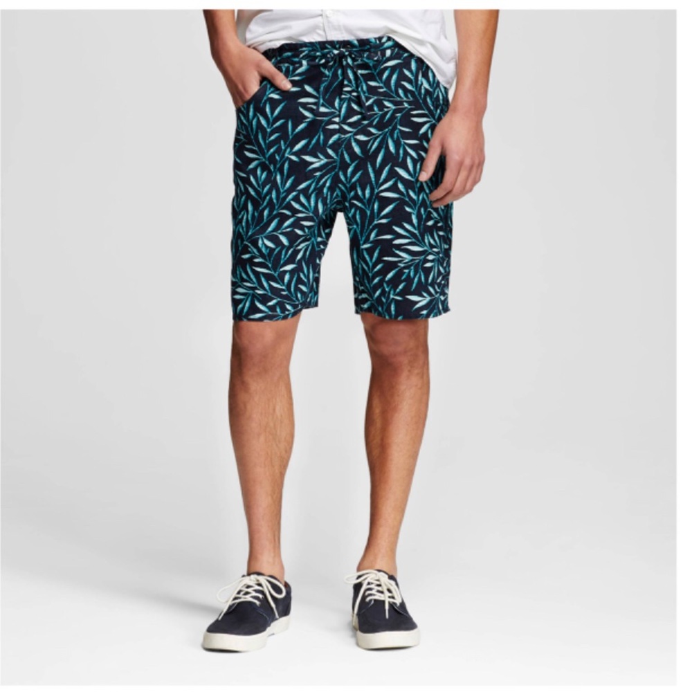 NWT Men’s Athleisure Palm Leaf Shorts LG & MD
